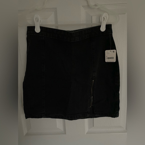 NWT Free People Black Denim High Waisted Mini Skirt. Size 6. - Picture 1 of 4